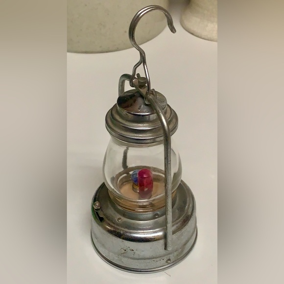 Mid Century Vintage Patented Metal Battery Operated Japanese Skater's Lamp - Picture 1 of 16